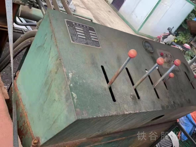 19年底江陰產(chǎn)250噸打包機，單主缸手動圖4