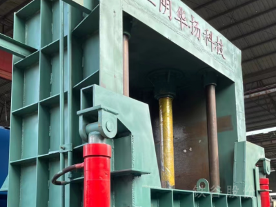 江陰產(chǎn)250噸立式打包機(jī)，包塊1.1?1.6米圖5