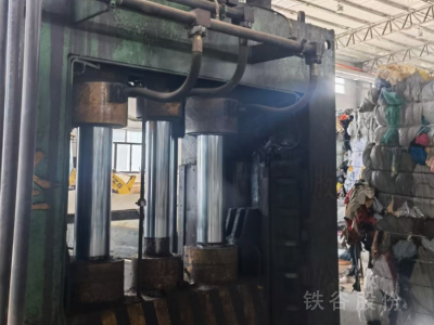 低價(jià)處理800噸圣博龍門剪。八米料箱。倆米刀口圖2