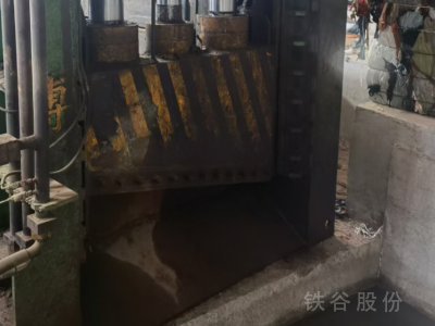 低價(jià)處理800噸圣博龍門剪。八米料箱。倆米刀口圖4